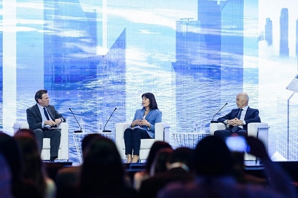 牛津大學(xué)研究全球化與發(fā)展問(wèn)題的教授伊恩·戈?duì)柖。ㄓ乙唬┍硎?，全球格局的變化是結(jié)構(gòu)性的，各國(guó)特別是西方國(guó)家必須順應(yīng)變化。迪拜商會(huì)供圖