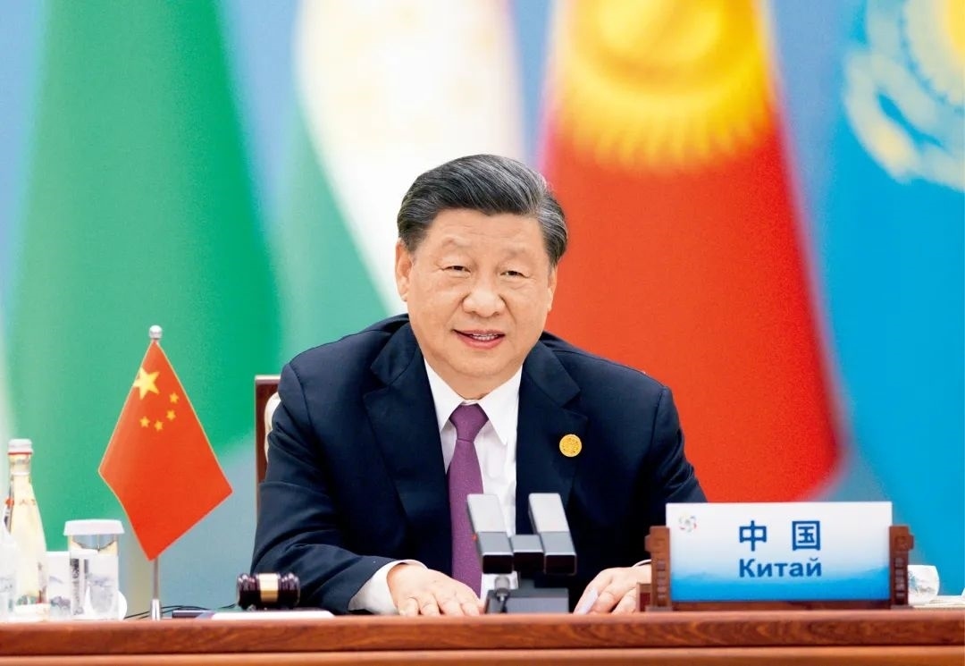 2023年5月19日上午，國(guó)家主席習(xí)近平在陜西省西安市主持首屆中國(guó)—中亞峰會(huì)并發(fā)表題為《攜手建設(shè)守望相助、共同發(fā)展、普遍安全、世代友好的中國(guó)—中亞命運(yùn)共同體》的主旨講話。圖/ 新華社記者 黃敬文 攝