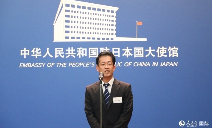 導(dǎo)師代表、東京大學(xué)教授內(nèi)山真伸發(fā)表致辭。人民網(wǎng) 許可攝