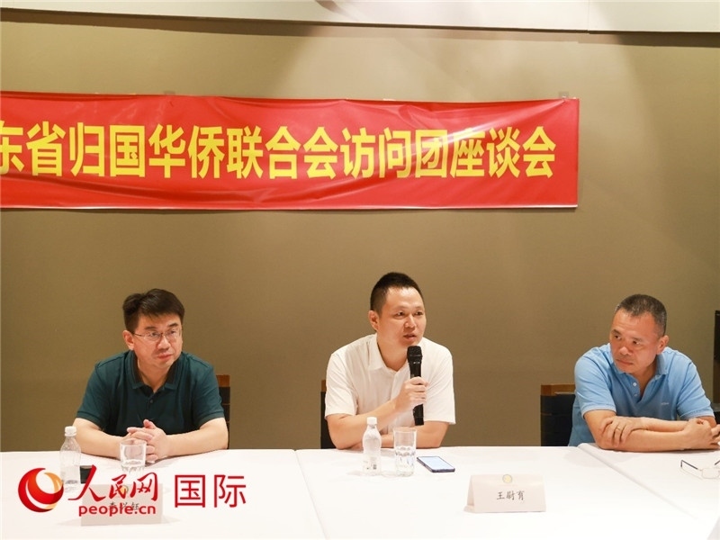 中國駐里約總領(lǐng)館副總領(lǐng)事王尉育（中）在座談會上致辭。人民網(wǎng)記者 陳海琪攝