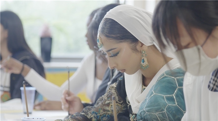 學生學習中國書法。帕特里克·謝德-西蒙茲攝