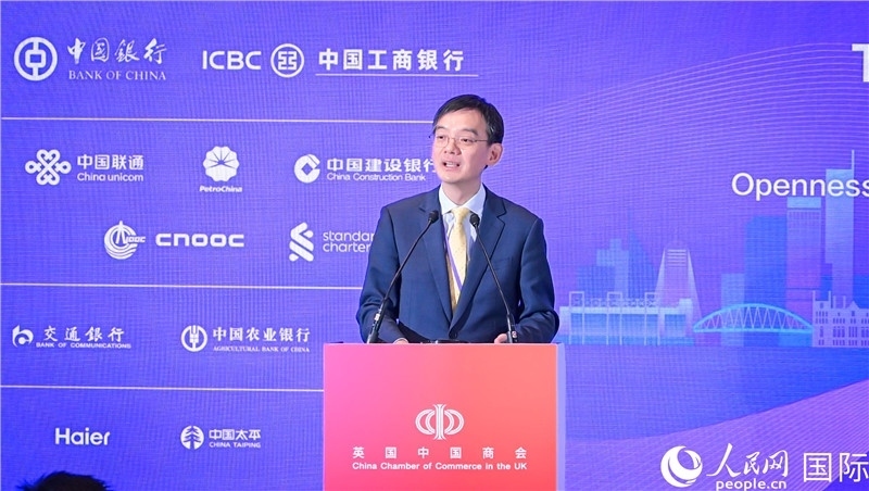 1. 英國中國商會會長、中國銀行倫敦分行行長方文建 致歡迎辭。郭錦標(biāo)攝_副本