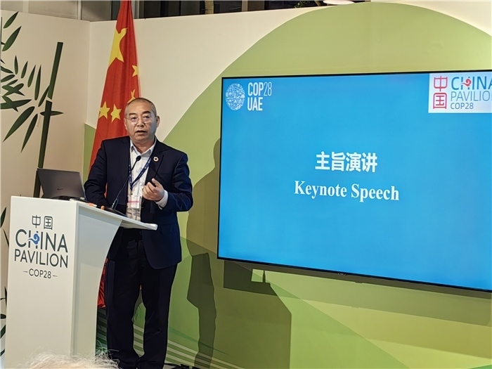 晶澳太陽能科技股份有限公司高級副總裁孫廣彬發(fā)言。COP28中國角供圖