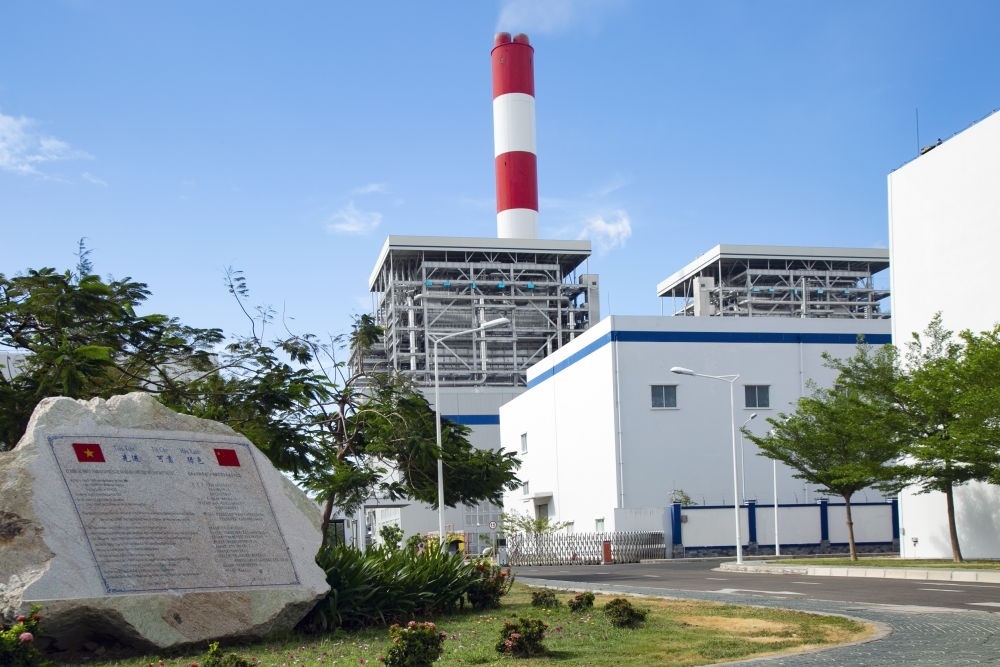 這是2021年3月24日在越南平順省拍攝的越南永新燃煤電廠一期BOT項(xiàng)目廠區(qū)。新華社發(fā)（南方電網(wǎng)越南永新公司供圖）