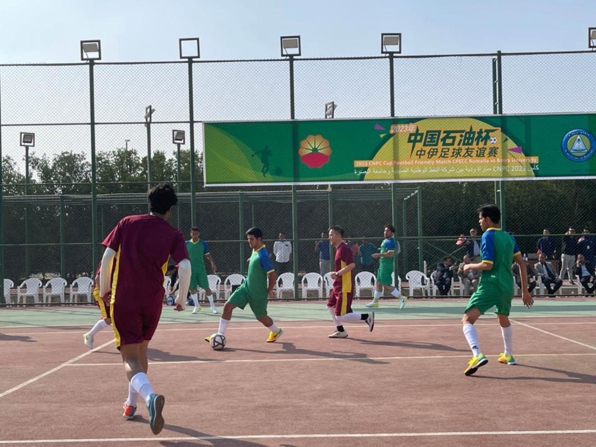 12月14日，中國石油（伊拉克）魯邁拉片區(qū)舉辦公共開放日和足球友誼賽。中國石油工程建設(shè)有限公司魯邁拉項目代表隊與巴士拉大學(xué)代表隊進行了比賽，巴士拉大學(xué)代表隊獲勝。文學(xué)軍攝
