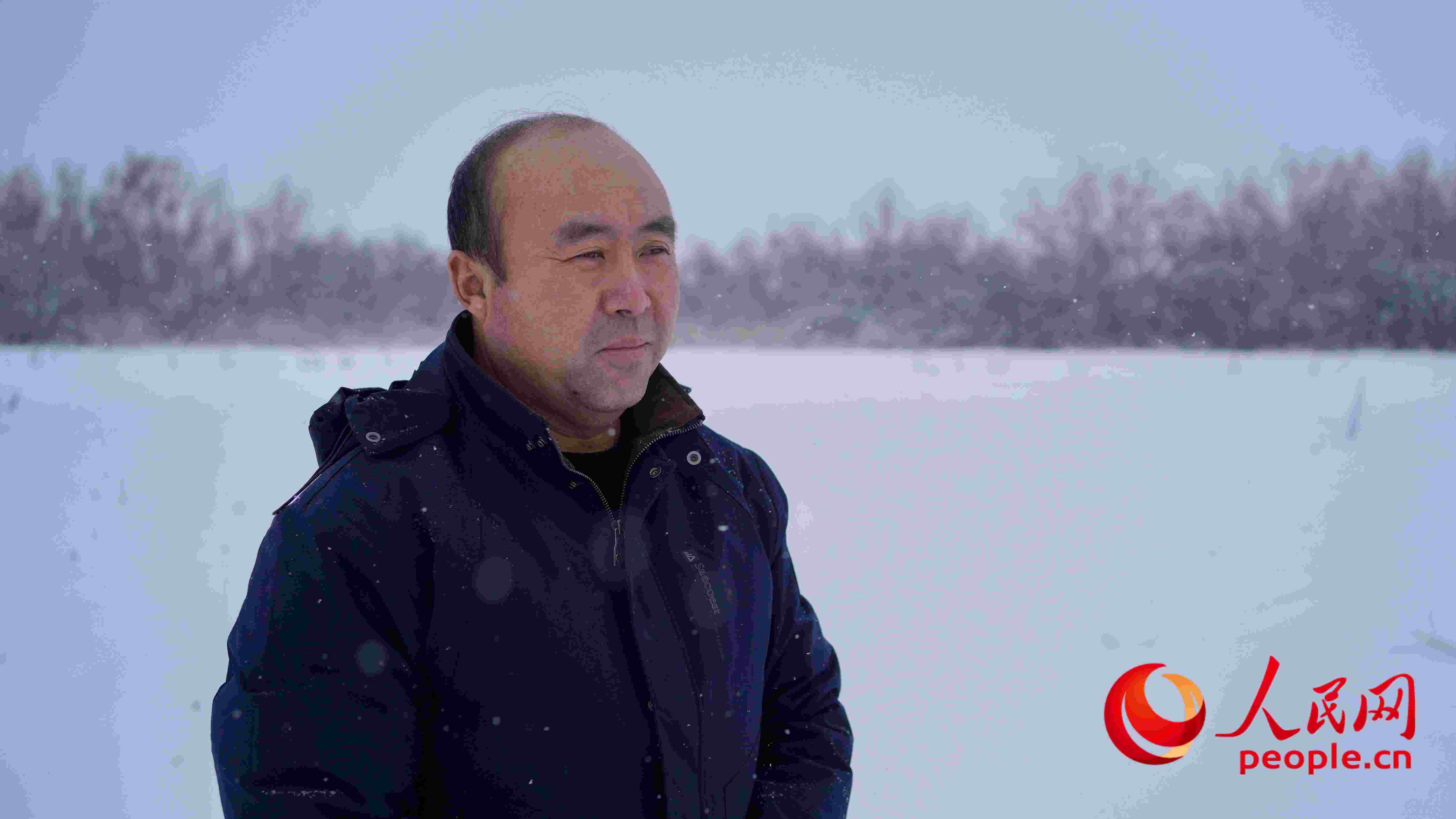 馬曉華回憶當年和父親一起種樹的情形，滿是懷念。人民網(wǎng) 周靜圓攝