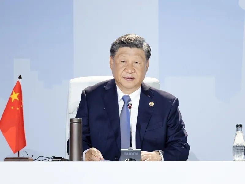 當(dāng)?shù)貢r(shí)間8月24日，習(xí)近平主席在南非約翰內(nèi)斯堡出席金磚國(guó)家領(lǐng)導(dǎo)人第十五次會(huì)晤特別記者會(huì)。