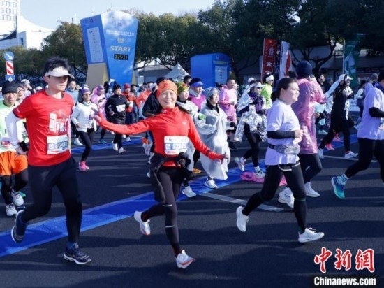 2023杭州馬拉松現(xiàn)場。肖健 攝