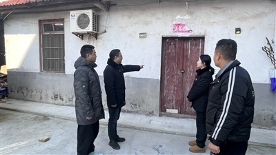  圖②：法官勘察訟爭房產(chǎn)。