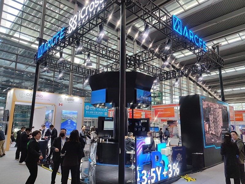 2023年12月16日，第十七屆深圳國(guó)際金融博覽會(huì)在深圳會(huì)展中心開(kāi)幕，近300家金融機(jī)構(gòu)和企業(yè)攜手多款金融產(chǎn)品集中亮相。