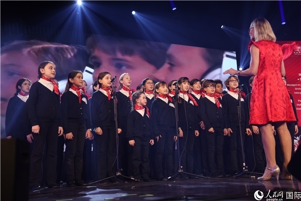 法國(guó)寶麗聲童聲合唱團(tuán)演唱《假如我去中國(guó)》。人民網(wǎng)記者 尚凱元攝
