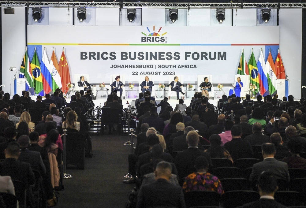 這是2023年8月22日在南非約翰內斯堡拍攝的金磚國家工商論壇現(xiàn)場。新華社記者 李亞輝 攝