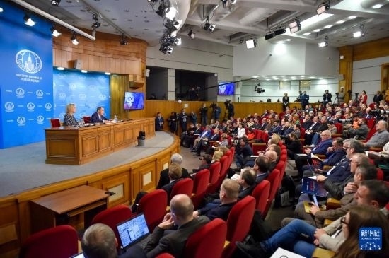 1月18日，在俄羅斯首都莫斯科，俄羅斯外長(zhǎng)拉夫羅夫回答記者提問(wèn)。新華社發(fā)（亞歷山大攝）