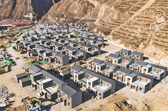 1月16日，門(mén)頭溝區(qū)齋堂鎮(zhèn)沿河口村，即將進(jìn)入內(nèi)部裝修環(huán)節(jié)的異地安置項(xiàng)目建設(shè)現(xiàn)場(chǎng)。