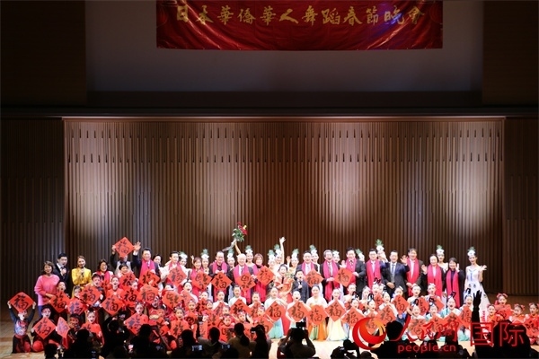 演職人員與嘉賓合影。人民網(wǎng) 許可攝