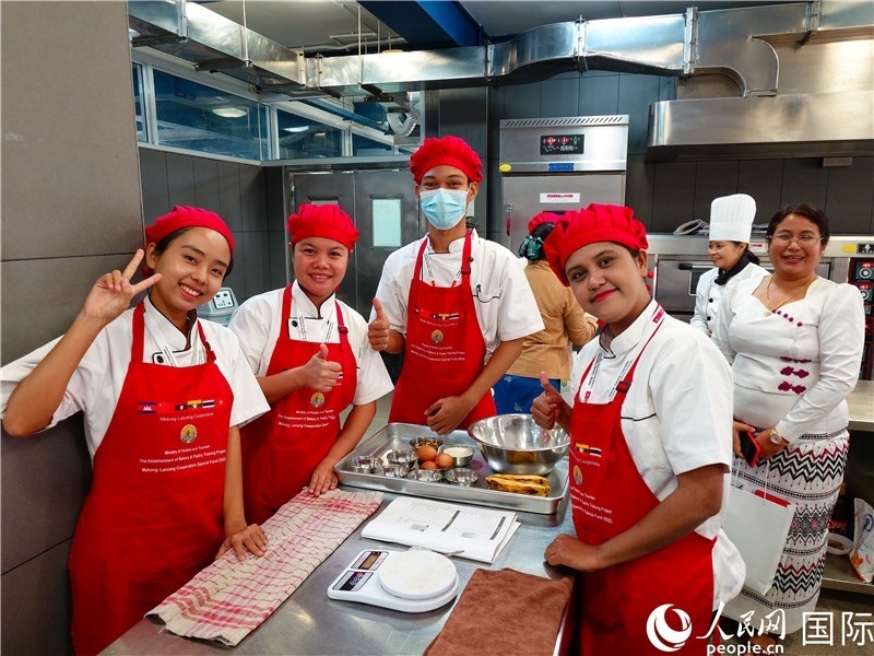 學員進行實操練習。人民網(wǎng)記者 謝佳君攝