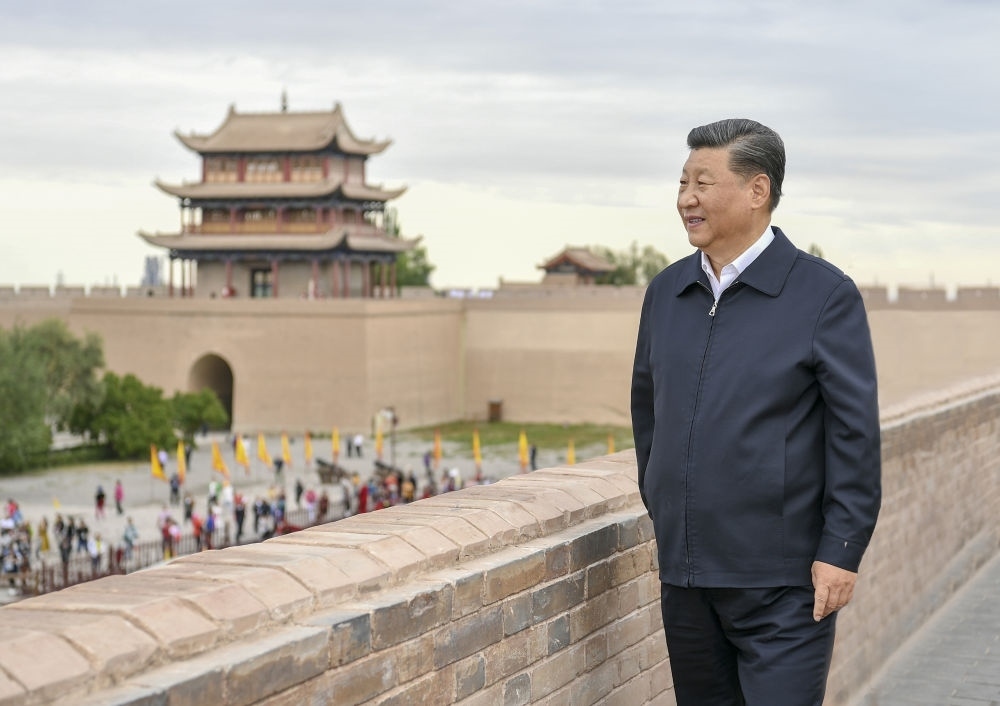 2019年8月20日上午，習(xí)近平來到嘉峪關(guān)關(guān)城，登上城樓察看關(guān)城整體面貌，聽取河西走廊長城、關(guān)隘歷史文化情況介紹。新華社記者 謝環(huán)馳 攝