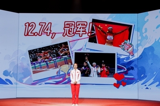 “何以中國·向海泉州”網絡主題活動現場，林雨薇講述奪冠經歷。泉州廣播電視臺供圖