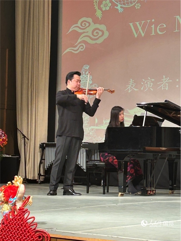 小提琴獨(dú)奏《Wie Melodien zieht es mir》《新春樂(lè)》，表演者：寧峰、韓卉菁（鋼琴伴奏）