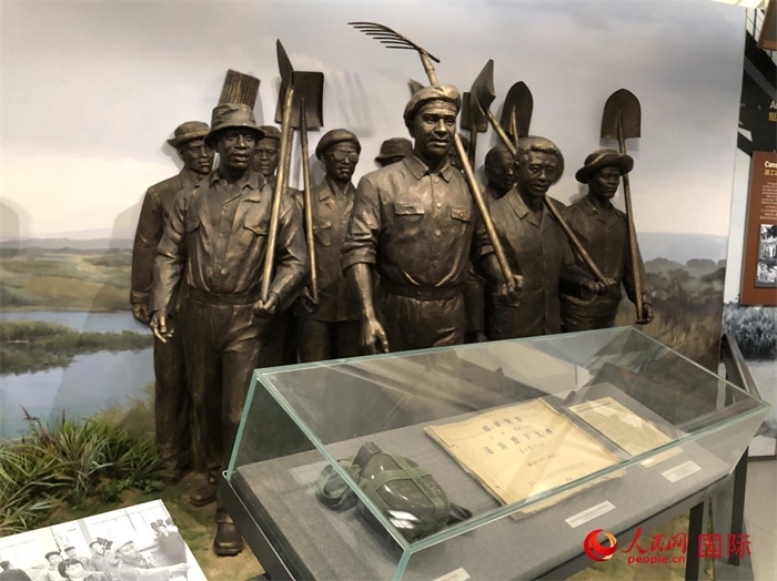 紀(jì)念園中展覽的筑路場(chǎng)景 。人民網(wǎng)記者 黃培昭攝