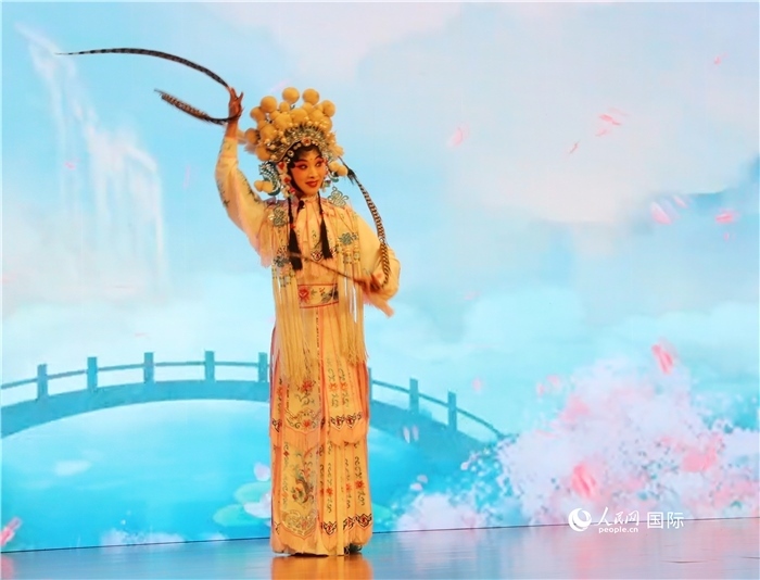 四川省成都市川劇研究院帶來了精彩的川劇演出。人民網(wǎng)記者 李志偉攝