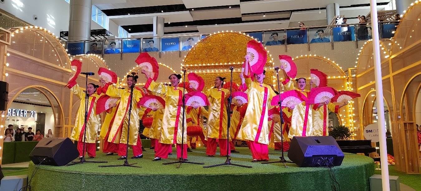 開幕式上活力四射的文藝節(jié)目引得觀眾陣陣喝彩。紅溪禮示大學(xué)孔子學(xué)院 供圖