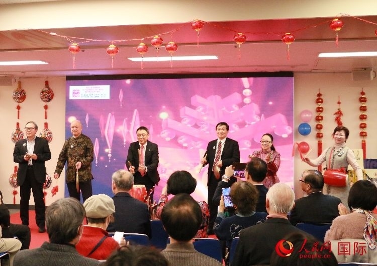 打擊樂合奏《春節(jié)序曲》。人民網(wǎng) 許可攝