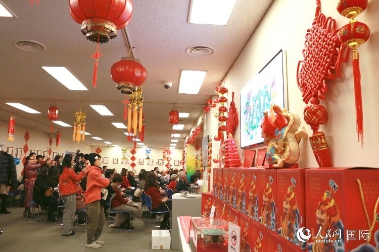 現(xiàn)場洋溢著濃郁的新春氛圍。人民網(wǎng) 許可攝