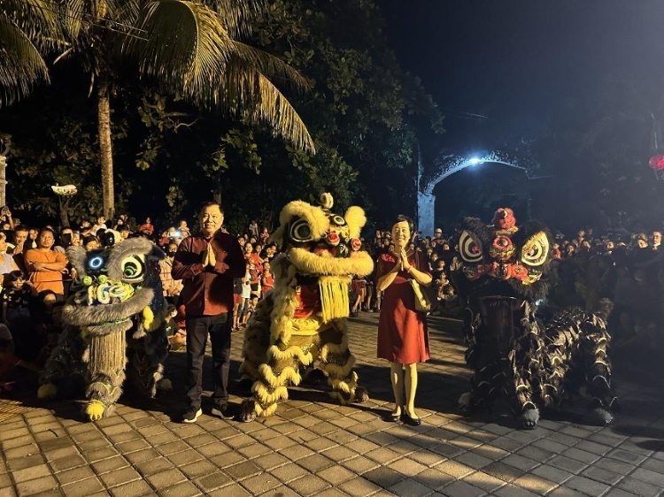 舞獅表演。巴陵康孔子學(xué)院供圖