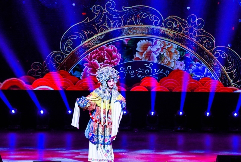 京劇梅派傳人胡文閣帶來(lái)《貴妃醉酒》。趙 靖攝