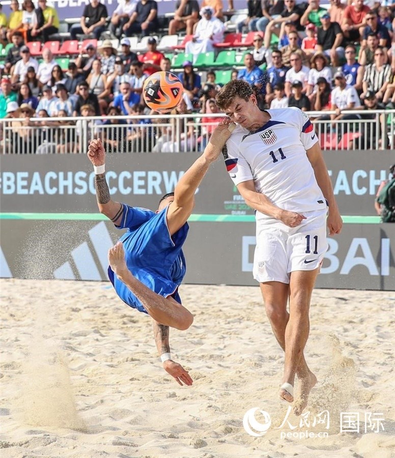 2月15日，意大利隊(duì)對陣美國隊(duì)。人民網(wǎng)塔里克·易卜拉欣攝