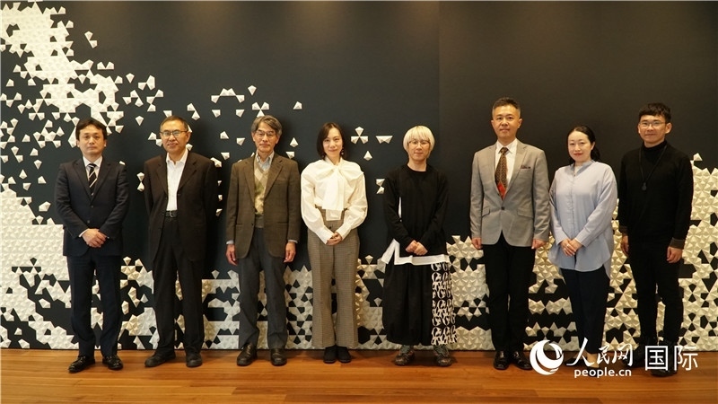 主辦方與嘉賓合影。人民網 蔣曉辰攝