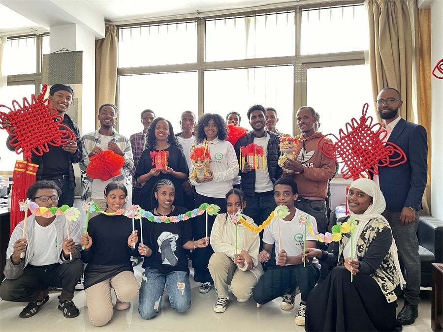 參加活動(dòng)的學(xué)生合影。亞的斯亞貝巴大學(xué)孔子學(xué)院供圖