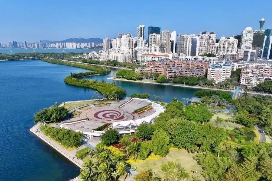 △1月24日，廈門筼筜湖白鷺洲公園及周邊城市景觀。