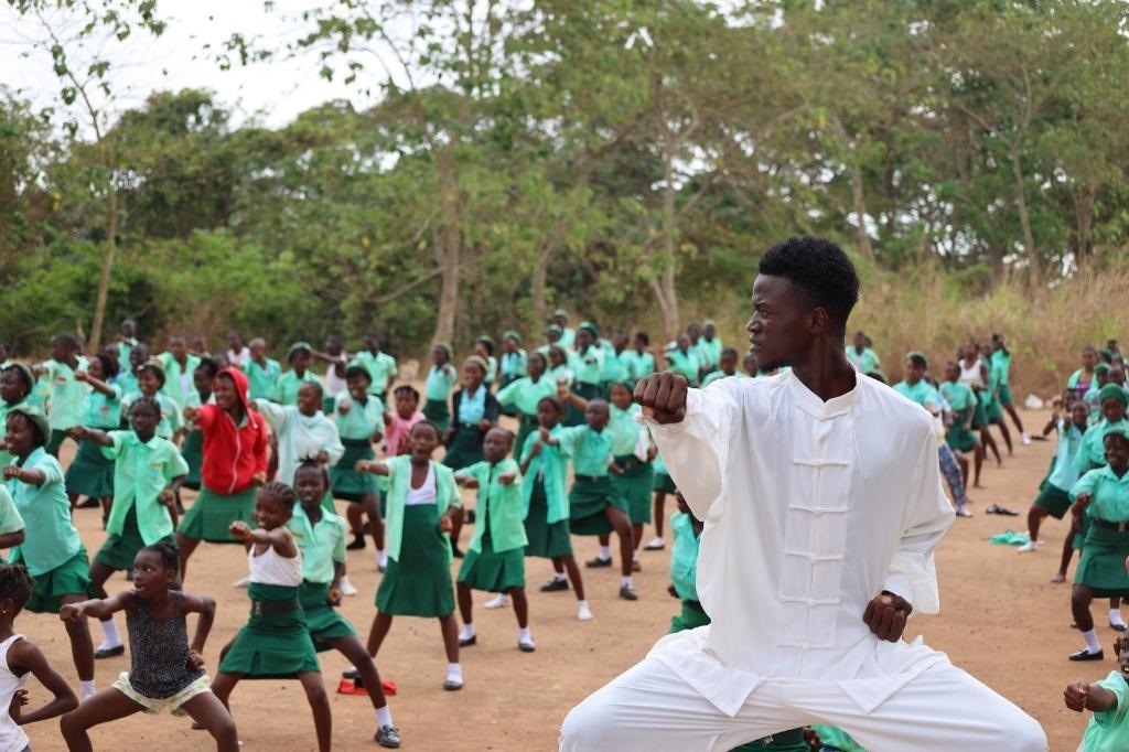 2月20日，在塞拉利昂首都弗里敦，當(dāng)?shù)貙W(xué)生在上武術(shù)課。