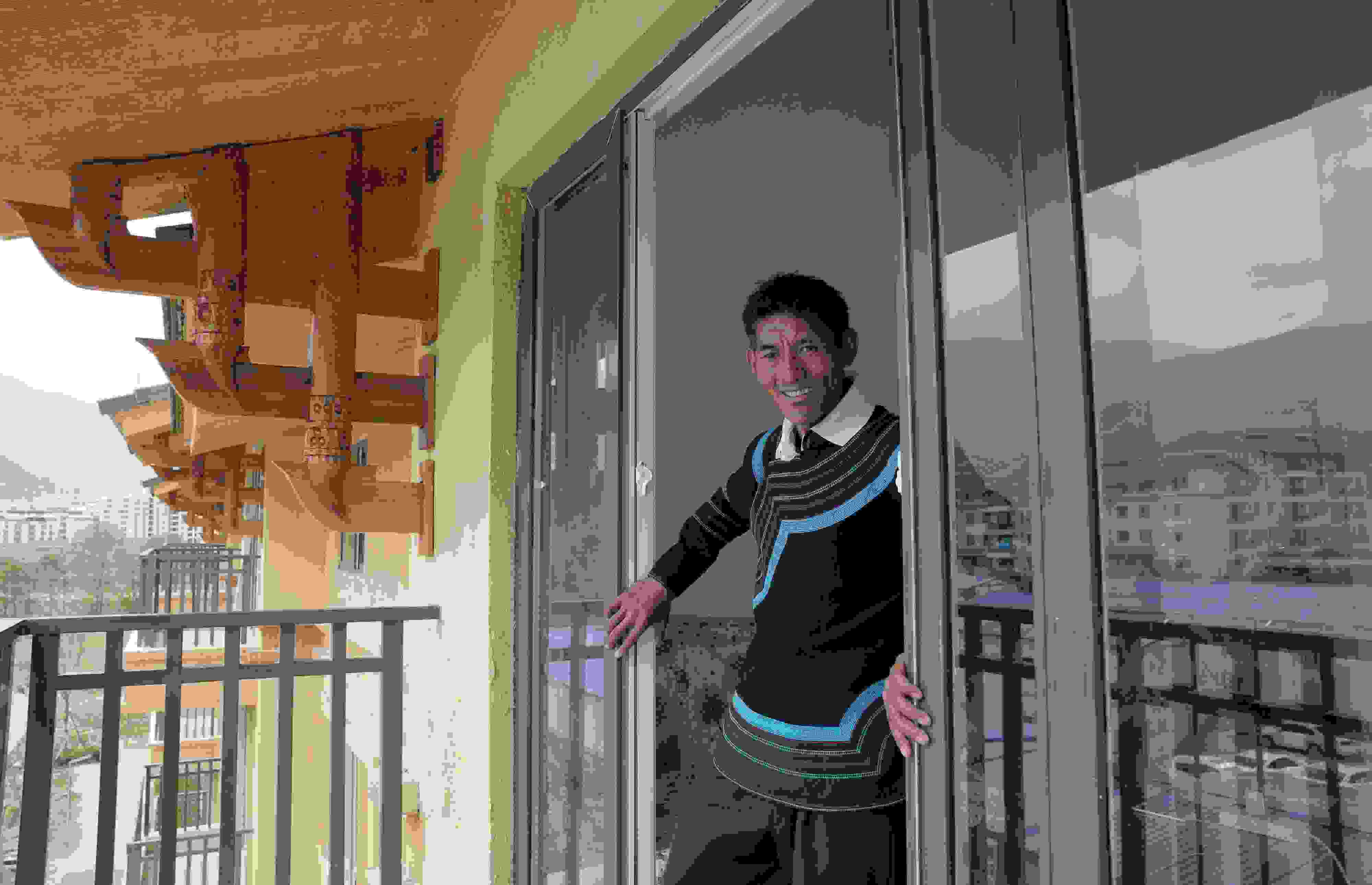 2020年5月14日，四川涼山彝族自治州昭覺縣，“懸崖村”村民某色伍哈入住新房。