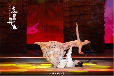 《眾里尋他》劇照。中國(guó)煤礦文工團(tuán)供圖