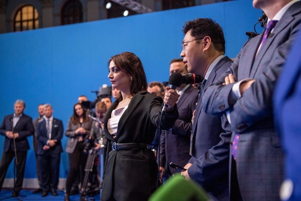 3月18日，在俄羅斯首都莫斯科，新華社記者向俄總統(tǒng)普京提問。新華社記者曹陽攝