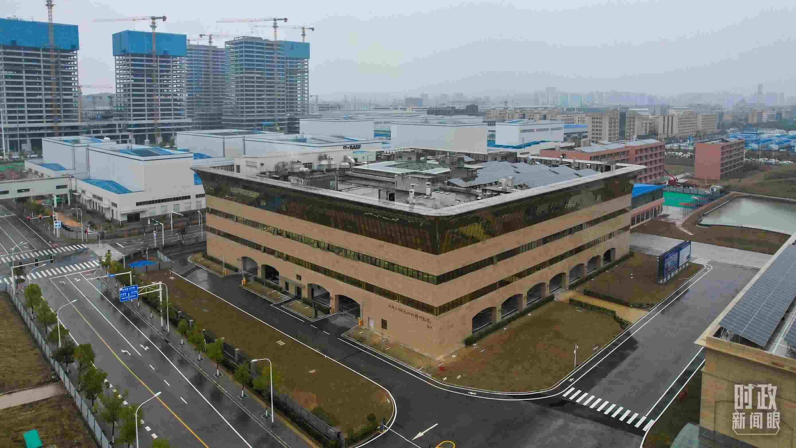 △巴斯夫杉杉電池材料研究院。（總臺(tái)央視記者范凱拍攝）