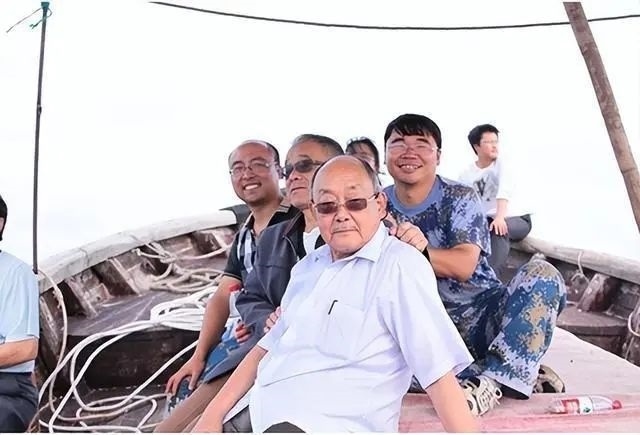 楊士莪院士參加海試。哈爾濱工程大學供圖