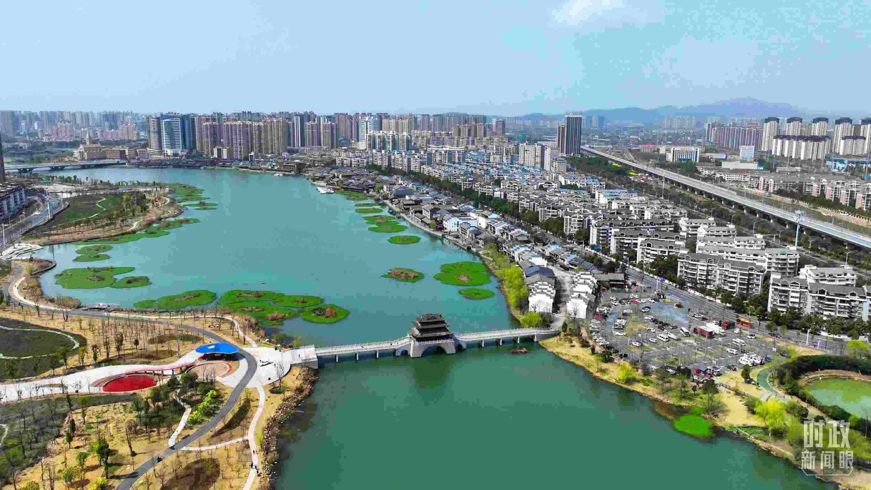 湖南常德。此次座談會(huì)前，習(xí)近平在長(zhǎng)沙、常德兩地實(shí)地考察。（總臺(tái)央視記者范凱拍攝）