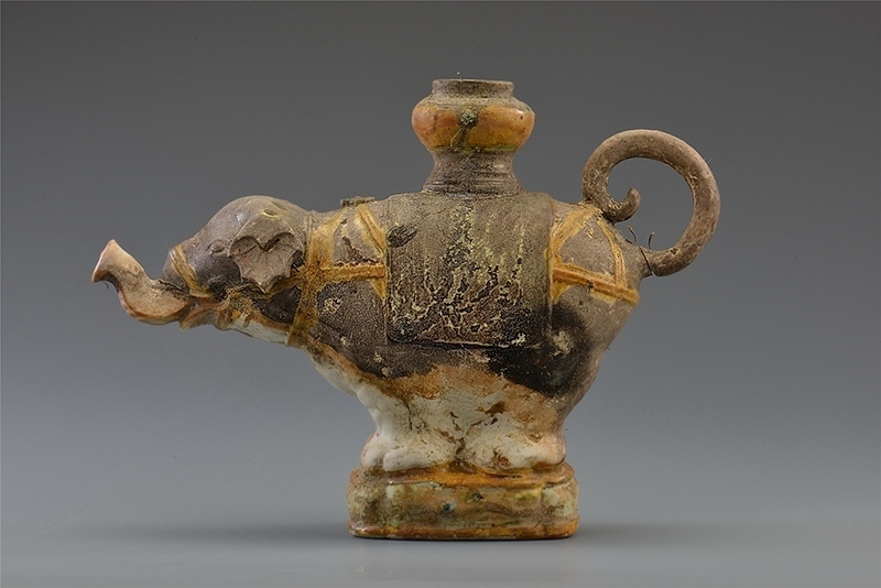 一號(hào)沉船出水的三彩象形持壺。中國(guó)文物報(bào)社供圖