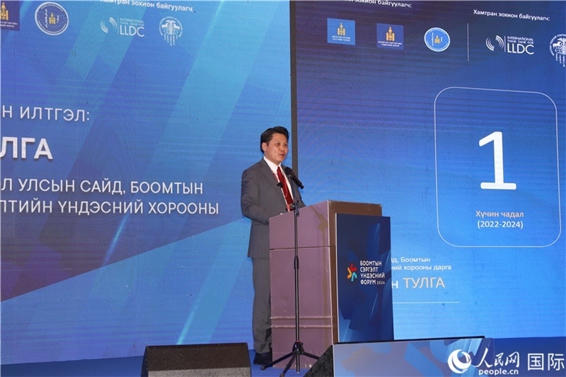 2.圖勒嘎部長做主旨報告。人民網(wǎng)記者 霍文攝_副本