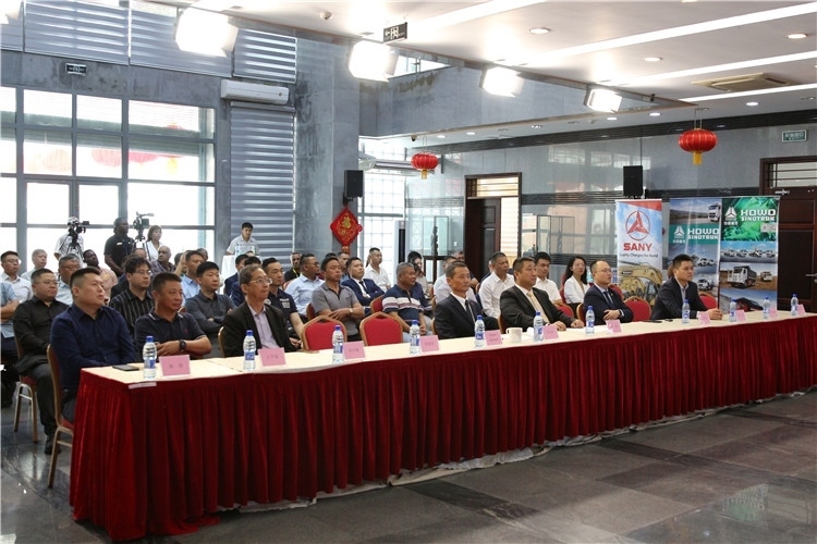 當?shù)貢r間3月26日下午，中國品牌重型機械、載重車輛宣傳推介會在中國駐蘇里南大使館舉行。圖為宣介會現(xiàn)場。中國駐蘇里南大使館供圖