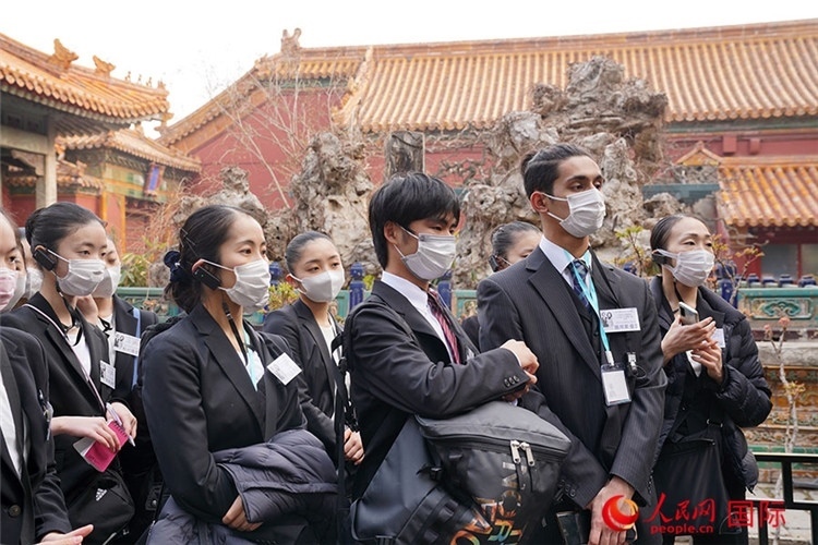 松山芭蕾舞團青年代表團在故宮參觀。人民網(wǎng)記者 張麗婭攝