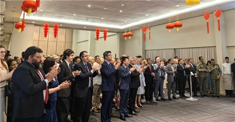 當(dāng)?shù)貢r(shí)間3月27日，中國(guó)駐累西腓新任總領(lǐng)事蘭和平舉行到任招待會(huì)。圖為招待會(huì)現(xiàn)場(chǎng)。中國(guó)駐累西腓總領(lǐng)事館供圖