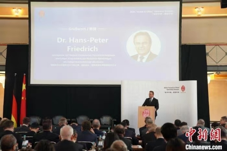 當(dāng)?shù)貢r(shí)間4月5日，由中國(guó)商務(wù)部主辦的“投資中國(guó)”德國(guó)專場(chǎng)推介活動(dòng)在斯圖加特市舉行。中新社記者 馬秀秀 攝