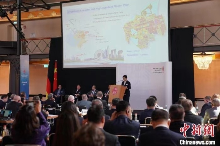 當(dāng)?shù)貢r(shí)間4月5日，由中國(guó)商務(wù)部主辦的“投資中國(guó)”德國(guó)專場(chǎng)推介活動(dòng)在斯圖加特市舉行。中新社記者 馬秀秀 攝