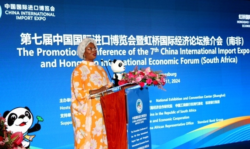 南非貿(mào)易、工業(yè)和競爭部出口促進司副總司長馬塔博格致辭。（圖片來源：中國國際進口博覽會官微）