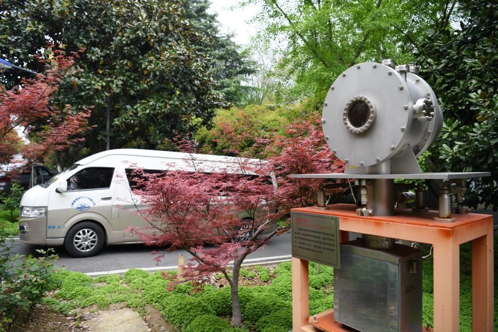 2024年4月6日，在位于安徽合肥的中國科學技術(shù)大學，自主研制的原位實驗裝置準備運往上海光源開展實驗。